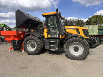 Traktor JCB