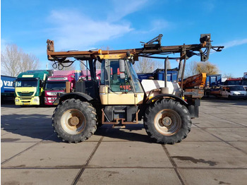 Traktor JCB