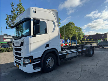 Konteinerveduk/ Tõstukiga veoauto SCANIA R 410