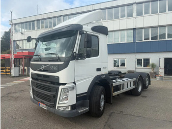 Kabiinišassiiga veoauto VOLVO FM 330