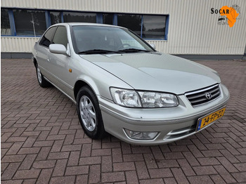 Sedaan TOYOTA