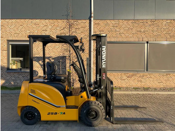 Uus Elektritõstuk Hyundai 25B-7A 2.5 ton Triplex Freelift Sideshift Elektra Heftruck Nieuw: pilt 3