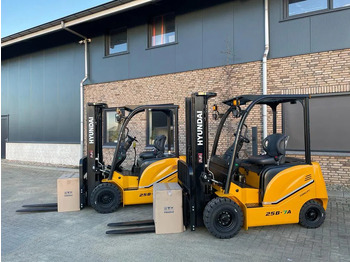 Uus Elektritõstuk Hyundai 25B-7A 2.5 ton Triplex Freelift Sideshift Elektra Heftruck Nieuw: pilt 2