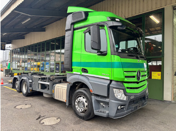 Konteinerveduk/ Tõstukiga veoauto MERCEDES-BENZ Actros 2543