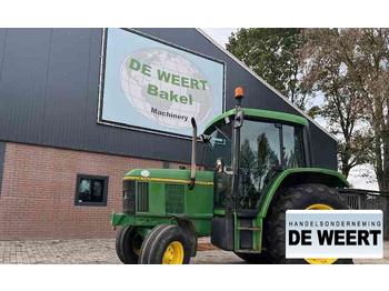 Traktor JOHN DEERE 6100