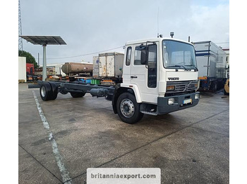 Kabiinišassiiga veoauto VOLVO FL