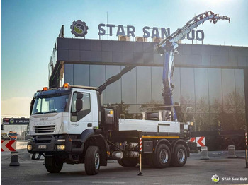 Kraanaga veoauto IVECO Trakker