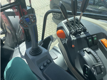 Traktor Massey Ferguson 5711M Dyna-4 4WD Cab: pilt 4