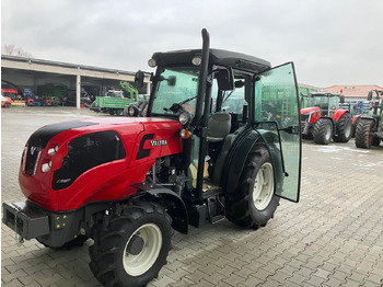 Traktor VALTRA