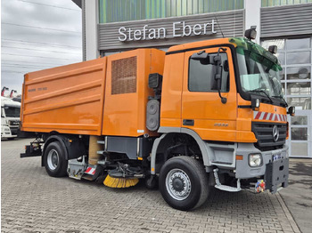 Tänavapühkimismasin Mercedes-Benz Actros 2032 A 4x4 Bucher STKF 9500 Airport 30x: pilt 4