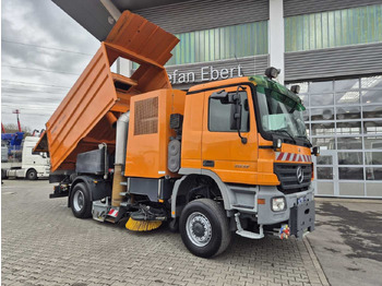 Tänavapühkimismasin Mercedes-Benz Actros 2032 A 4x4 Bucher STKF 9500 Airport 30x: pilt 2
