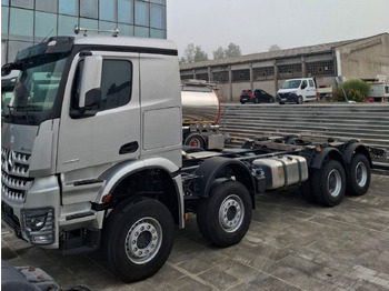 Kabiinišassiiga veoauto MERCEDES-BENZ Arocs 4153