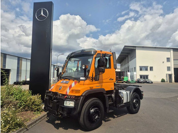 Kabiinišassiiga veoauto UNIMOG U400
