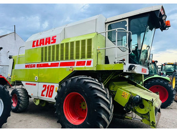Kombain CLAAS Mega
