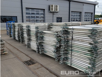 Ehitusseade Selection of Various Size GASS Ledger Frames (6 Pallets of), Pallet of Steel Mesh Panels (4 of): pilt 4