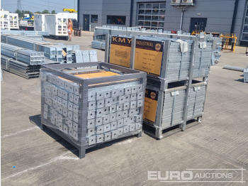 Ehitusseade Unused 2025 KMY INDUSTRIAL Steel Grating (2 of), Stillage of Metal Fencing Posts: pilt 3