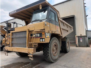 Kastiga kallur/ Kiviveoauto CATERPILLAR
