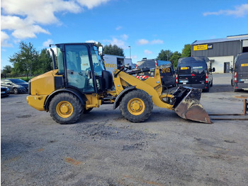 Rataslaadur CATERPILLAR 906M