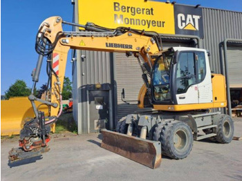 Ratastel ekskavaator LIEBHERR A 913