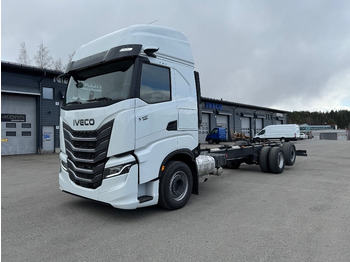 Kabiinišassiiga veoauto IVECO S-WAY