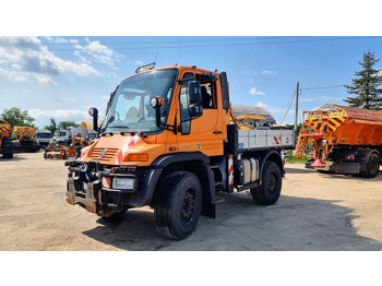 Munitsipaaltraktor UNIMOG U400