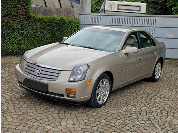 Sedaan CADILLAC