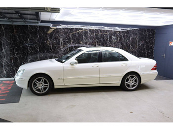 Sedaan MERCEDES-BENZ