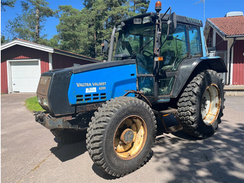 Traktor VALTRA 6200