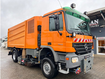Tänavapühkimismasin Mercedes-Benz 2032 Actros 4x4 Bucher STKF 9500  orig 53 TKM: pilt 1