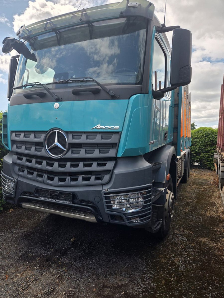 Mercedes-Benz Arocs 2651 Holztransporter Blatt Blatt Kran - Metsaveok: pilt 1 Mercedes-Benz Arocs 2651 Holztransporter Blatt Blatt Kran - Metsaveok: pilt 1
