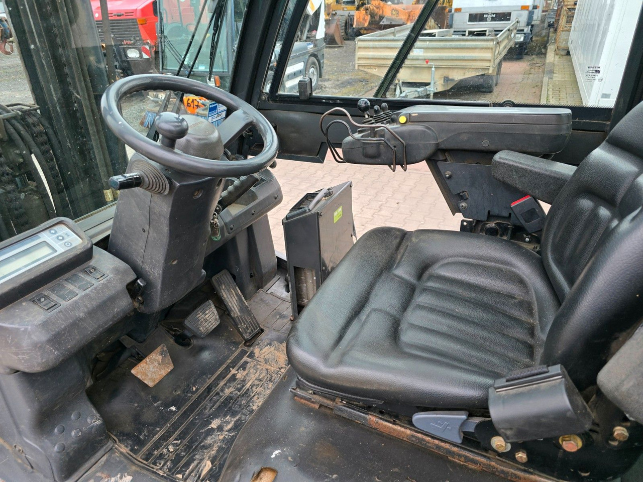 Nissan 30 YG1D2A30Q Stapler Frontstapler drehbare Gabe - Diiseltõstuk: pilt 5 Nissan 30 YG1D2A30Q Stapler Frontstapler drehbare Gabe - Diiseltõstuk: pilt 5