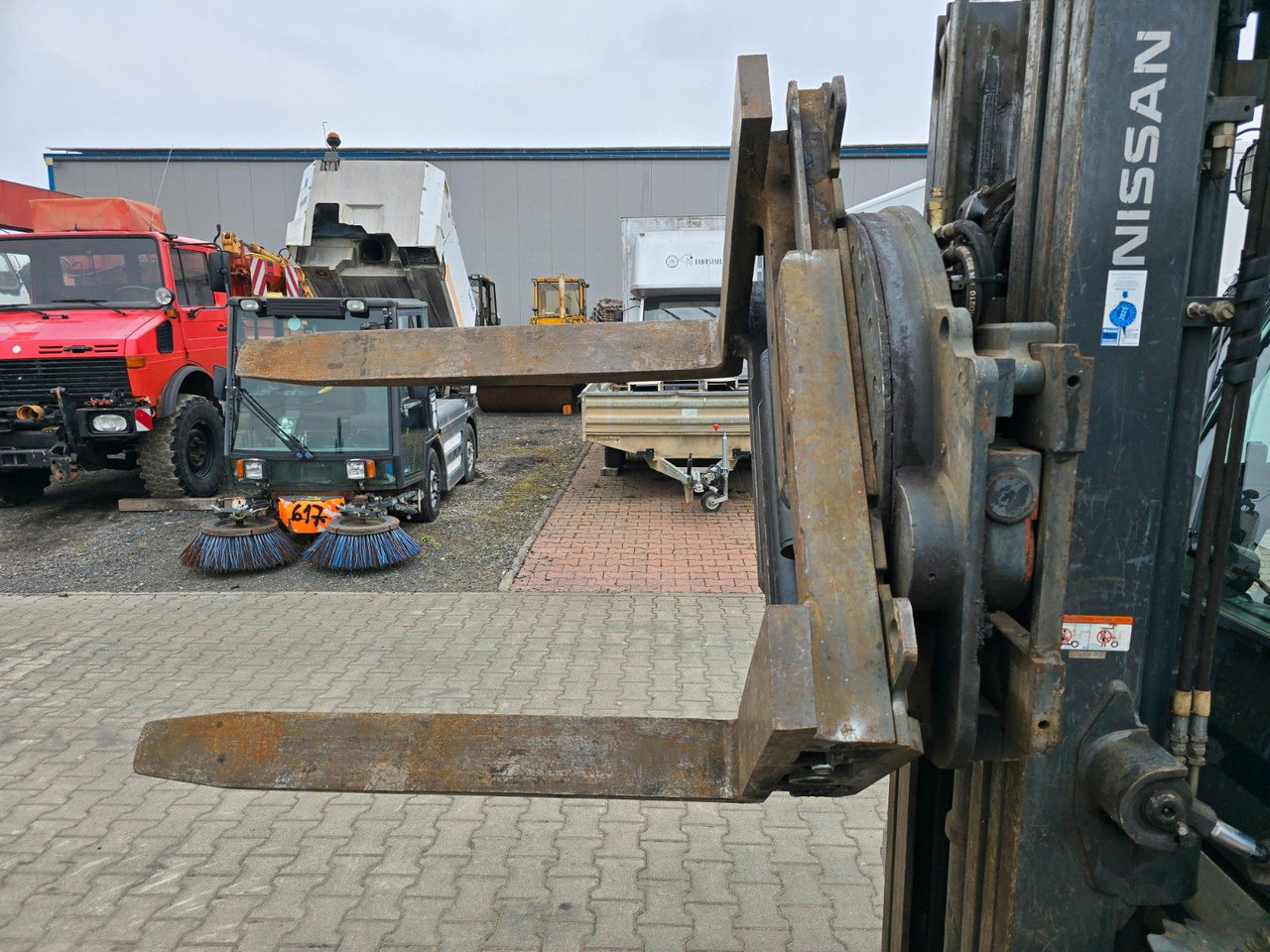 Nissan 30 YG1D2A30Q Stapler Frontstapler drehbare Gabe - Diiseltõstuk: pilt 4 Nissan 30 YG1D2A30Q Stapler Frontstapler drehbare Gabe - Diiseltõstuk: pilt 4