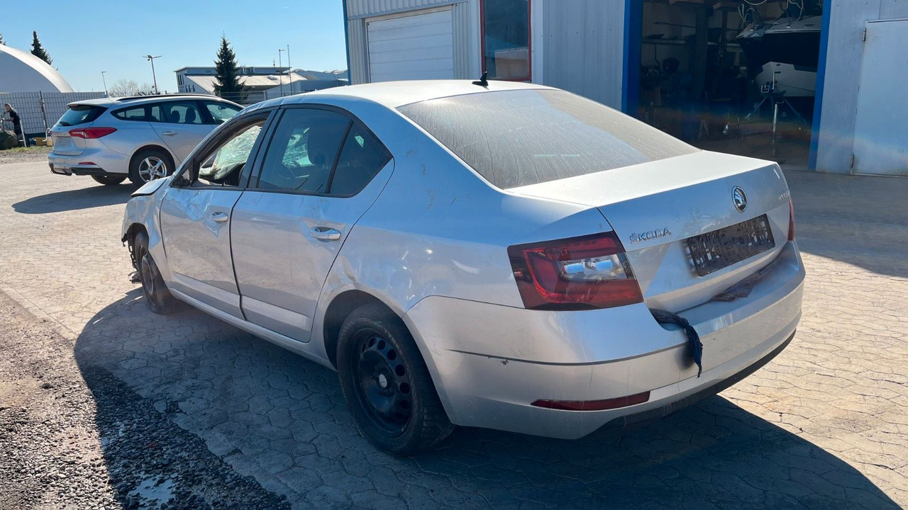 Skoda Octavia Lim. Ambition Unfall - Sedaan: pilt 5 Skoda Octavia Lim. Ambition Unfall - Sedaan: pilt 5