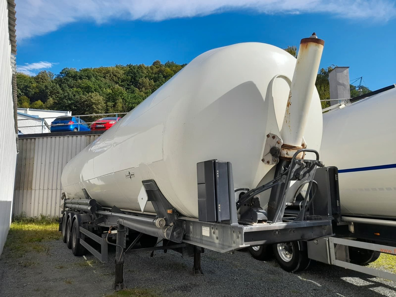Spitzer SK 2460 CAL GGVS 60m³ Kippsilo - Silo poolhaagis: pilt 1 Spitzer SK 2460 CAL GGVS 60m³ Kippsilo - Silo poolhaagis: pilt 1