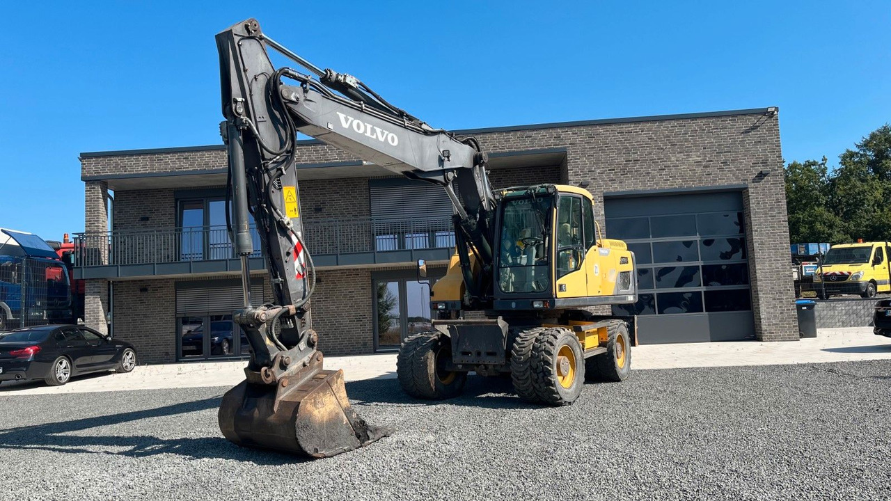 Volvo EW180D 20500 Kg Verstellausleger OilQuick - Ratastel ekskavaator: pilt 1 Volvo EW180D 20500 Kg Verstellausleger OilQuick - Ratastel ekskavaator: pilt 1