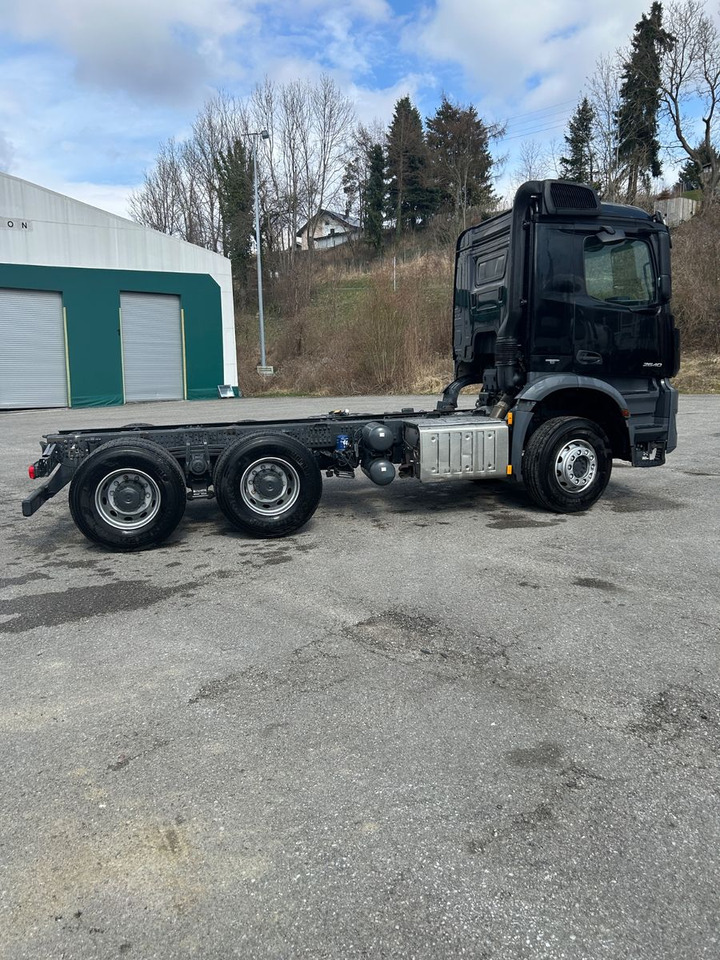 Mercedes-Benz Arocs 26.40 6x4 Kipperfahrgestell BB - Kabiinišassiiga veoauto: pilt 4 Mercedes-Benz Arocs 26.40 6x4 Kipperfahrgestell BB - Kabiinišassiiga veoauto: pilt 4