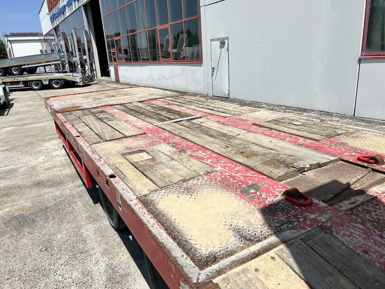 3 Achs Tiefladeranhänger mit gerader Ladefläche - Madal platvorm järelhaagis: pilt 4 3 Achs Tiefladeranhänger mit gerader Ladefläche - Madal platvorm järelhaagis: pilt 4