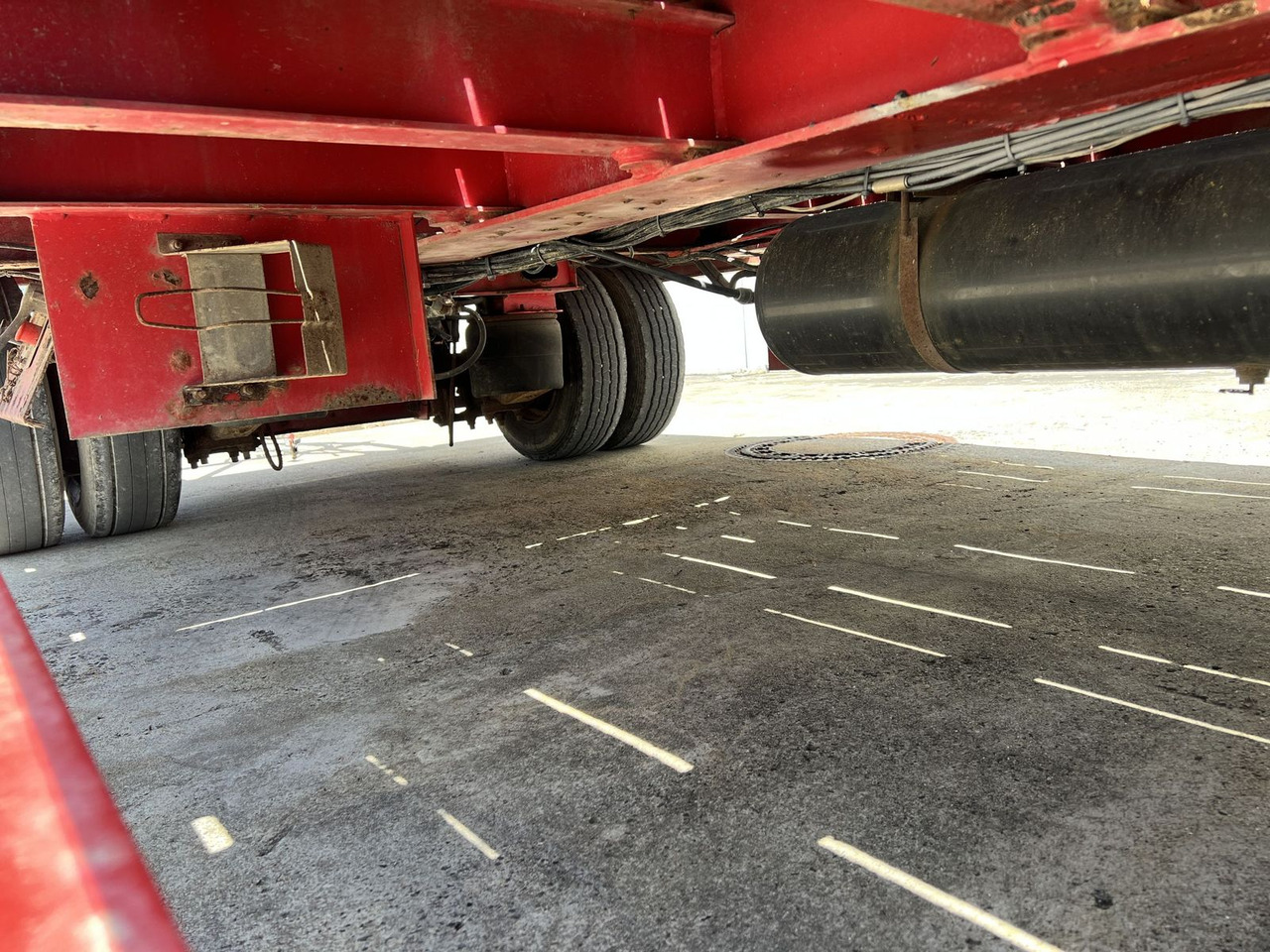3 Achs Tiefladeranhänger mit gerader Ladefläche - Madal platvorm järelhaagis: pilt 5 3 Achs Tiefladeranhänger mit gerader Ladefläche - Madal platvorm järelhaagis: pilt 5