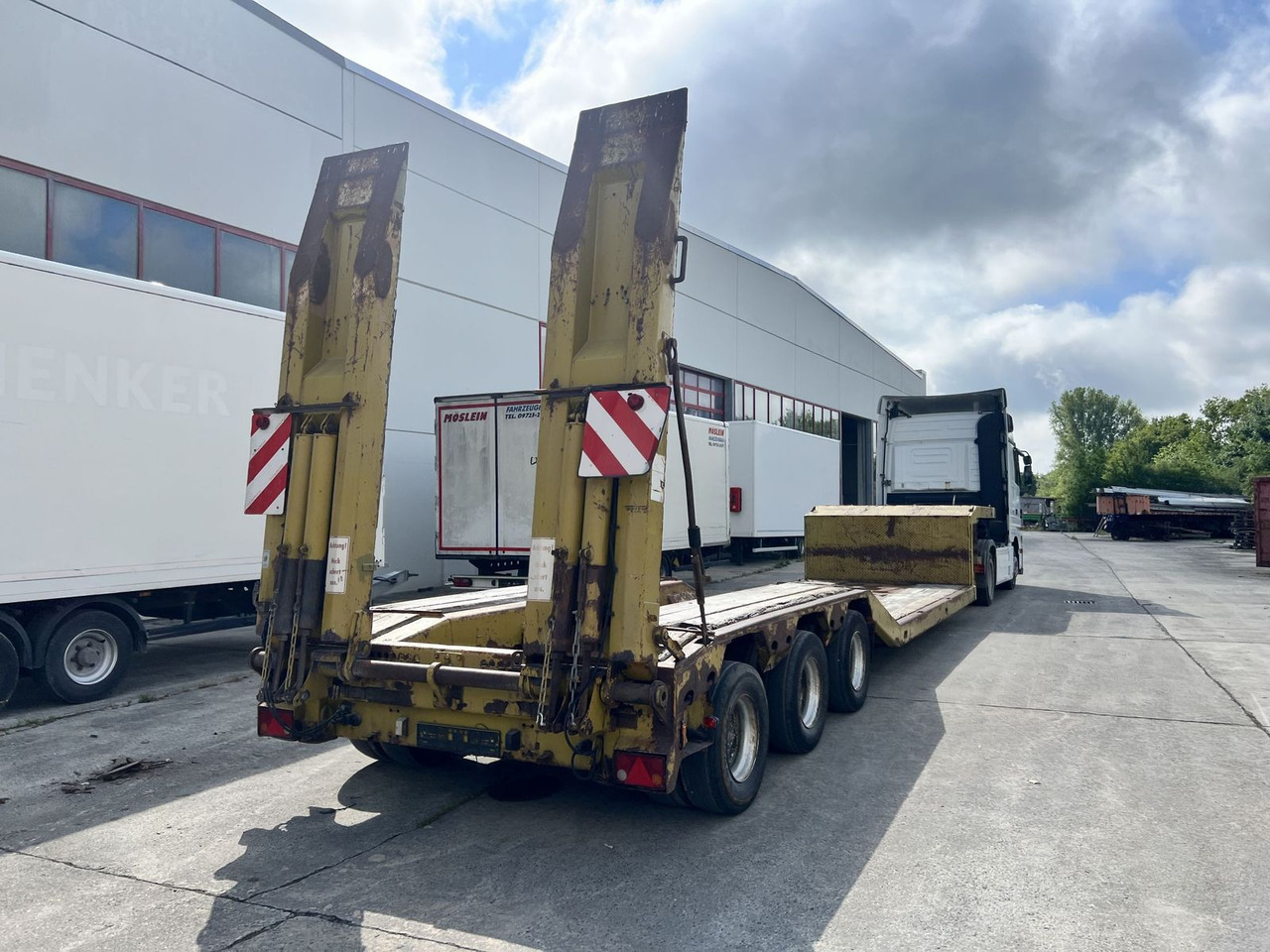 Langendorf 3 Achs Tiefbett- Satteltieflader - Madal platvormpoolhaagis: pilt 3 Langendorf 3 Achs Tiefbett- Satteltieflader - Madal platvormpoolhaagis: pilt 3