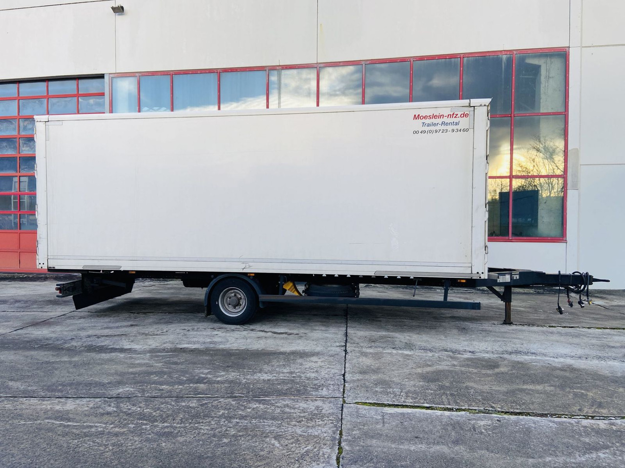 Möslein 1 Achs Kofferanhänger - Furgoonjärelhaagis: pilt 1 Möslein 1 Achs Kofferanhänger - Furgoonjärelhaagis: pilt 1