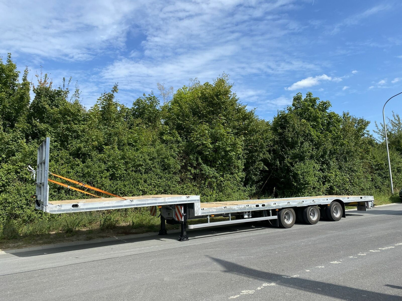 Möslein 3 Achs Satteltieflader Plato 45 t GGfür Fertigt - Madal platvormpoolhaagis: pilt 1 Möslein 3 Achs Satteltieflader Plato 45 t GGfür Fertigt - Madal platvormpoolhaagis: pilt 1