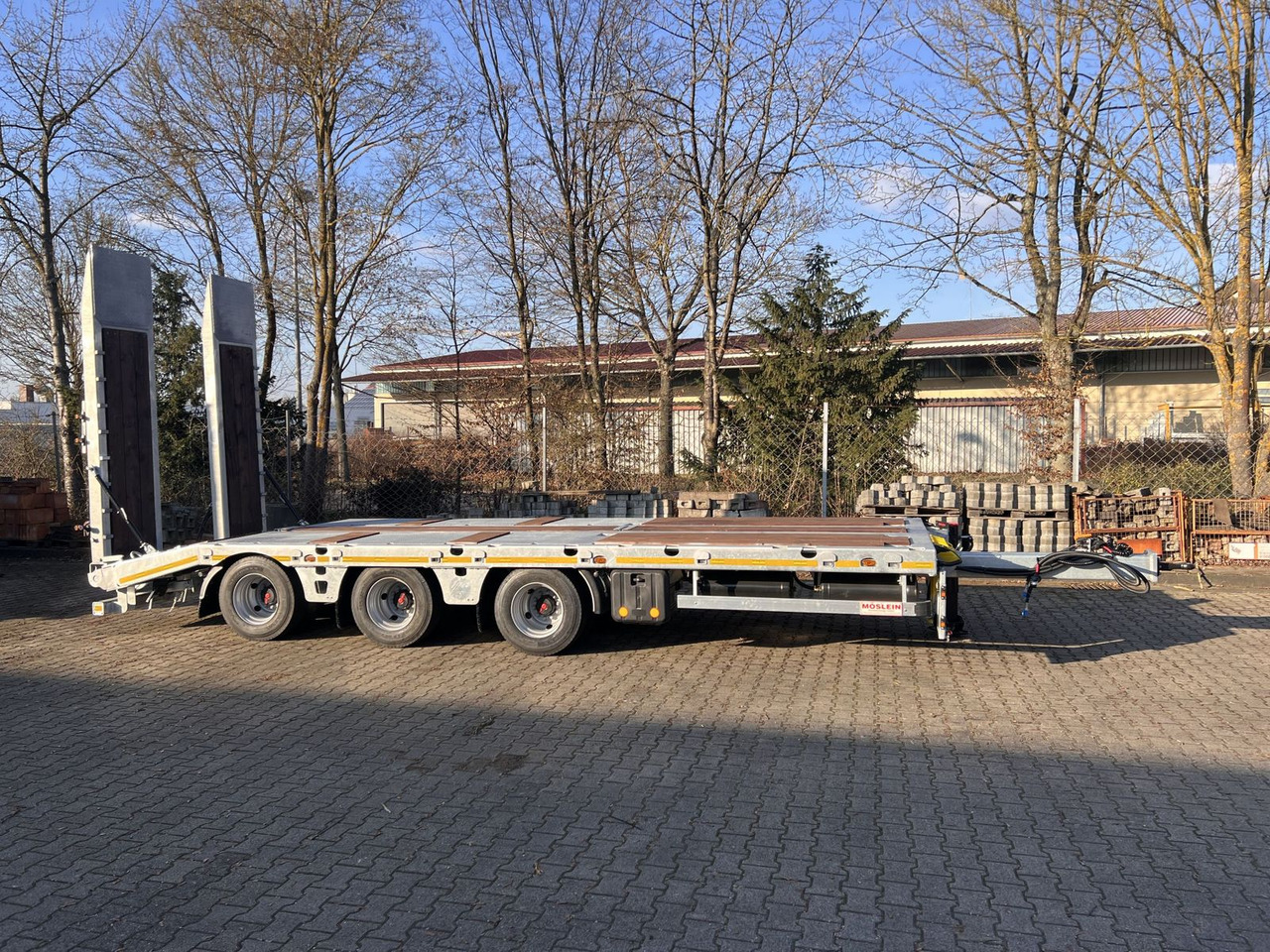 Möslein 32 t GG Tridem- Tieflader 3 Achs, gelenktNeufah - Madal platvorm järelhaagis: pilt 1 Möslein 32 t GG Tridem- Tieflader 3 Achs, gelenktNeufah - Madal platvorm järelhaagis: pilt 1
