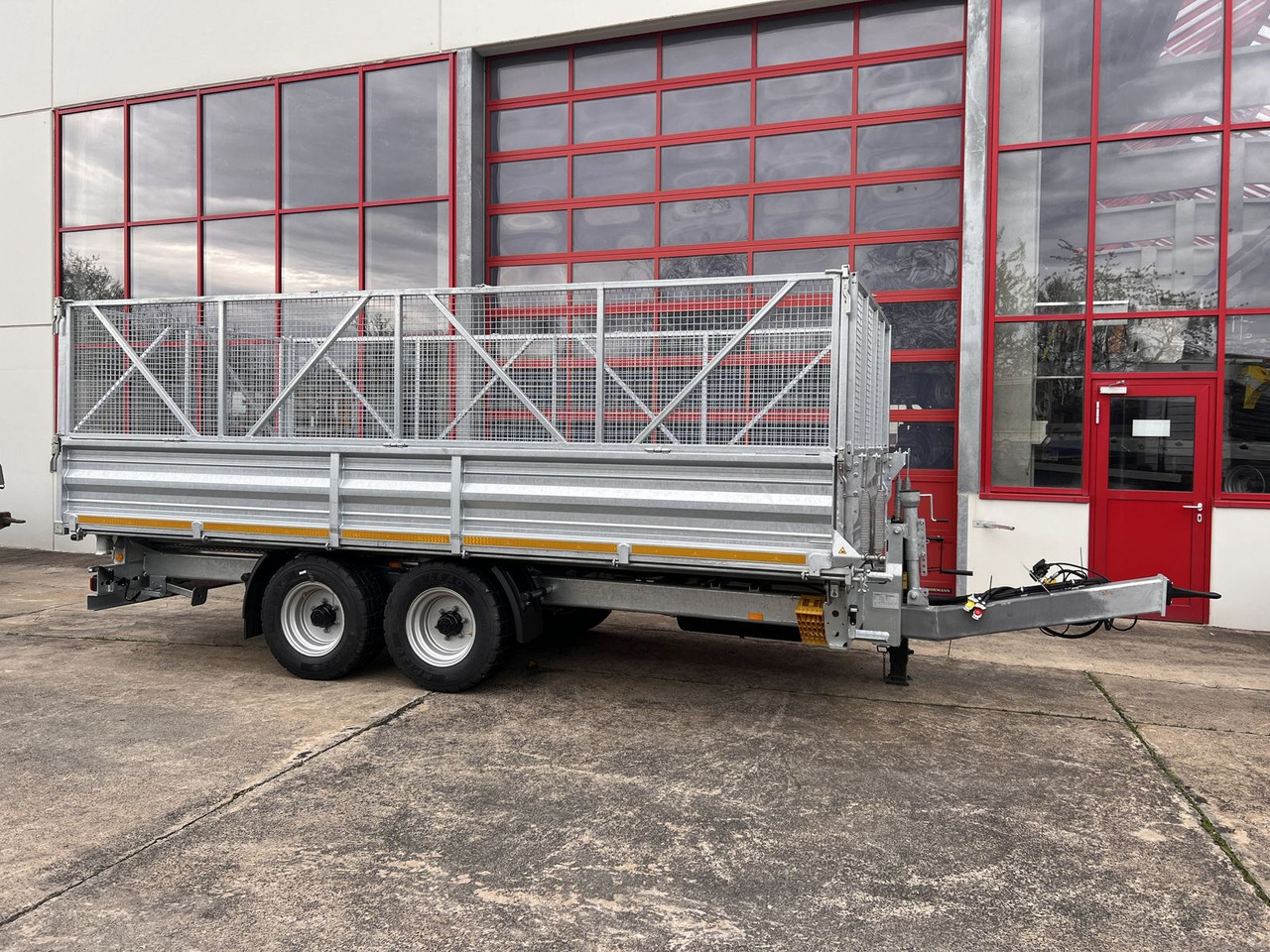 Möslein Kipper Tieflader, Breite Reifen, 5,70 m lang-- - Kalluri järelhaagis: pilt 1 Möslein Kipper Tieflader, Breite Reifen, 5,70 m lang-- - Kalluri järelhaagis: pilt 1