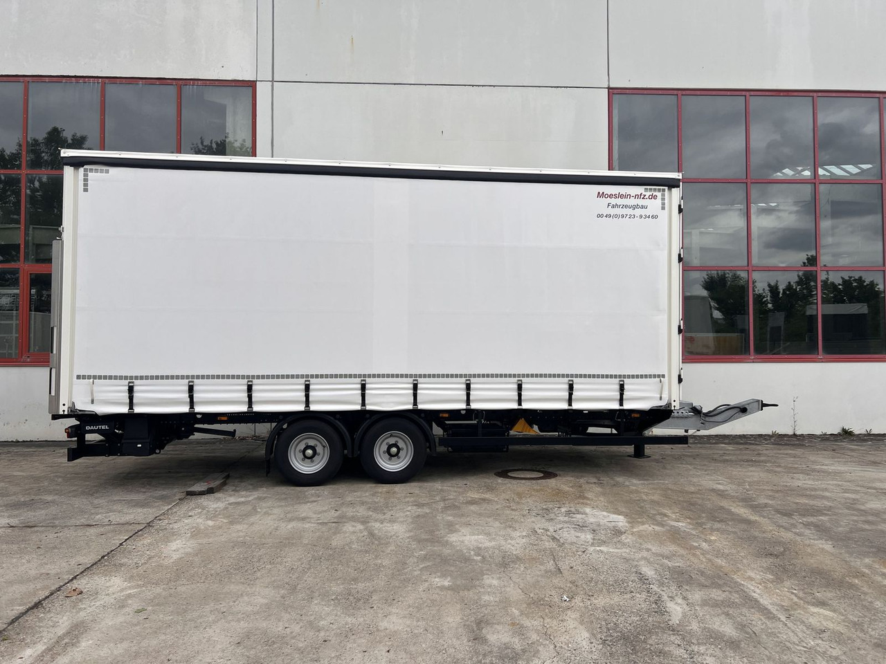 Möslein Planenanhänger, Ladebordwand + Durchladbar neuw - Tent veoauto: pilt 1 Möslein Planenanhänger, Ladebordwand + Durchladbar neuw - Tent veoauto: pilt 1