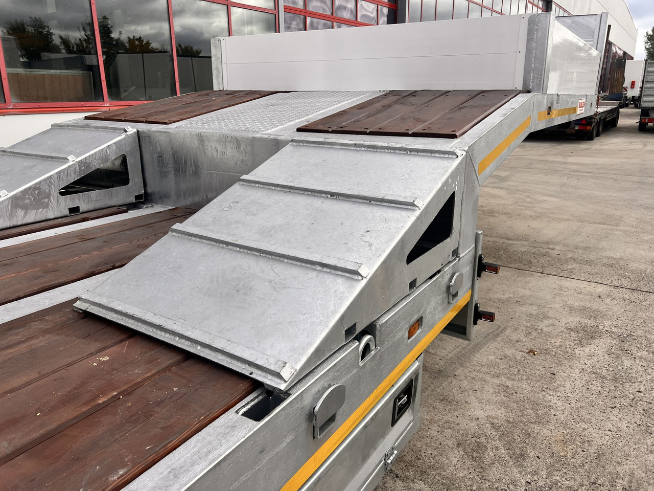 Möslein ST 3 3 Achs Satteltieflader neu - Madal platvormpoolhaagis: pilt 4 Möslein ST 3 3 Achs Satteltieflader neu - Madal platvormpoolhaagis: pilt 4