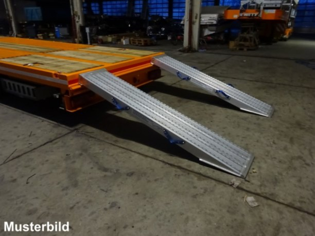 Möslein ST 3 Plato 8,7  3 Achs Satteltieflader Plato 45 t GGfür Fertigteile, Baumaschinen - Madal platvormpoolhaagis: pilt 2 Möslein ST 3 Plato 8,7  3 Achs Satteltieflader Plato 45 t GGfür Fertigteile, Baumaschinen - Madal platvormpoolhaagis: pilt 2