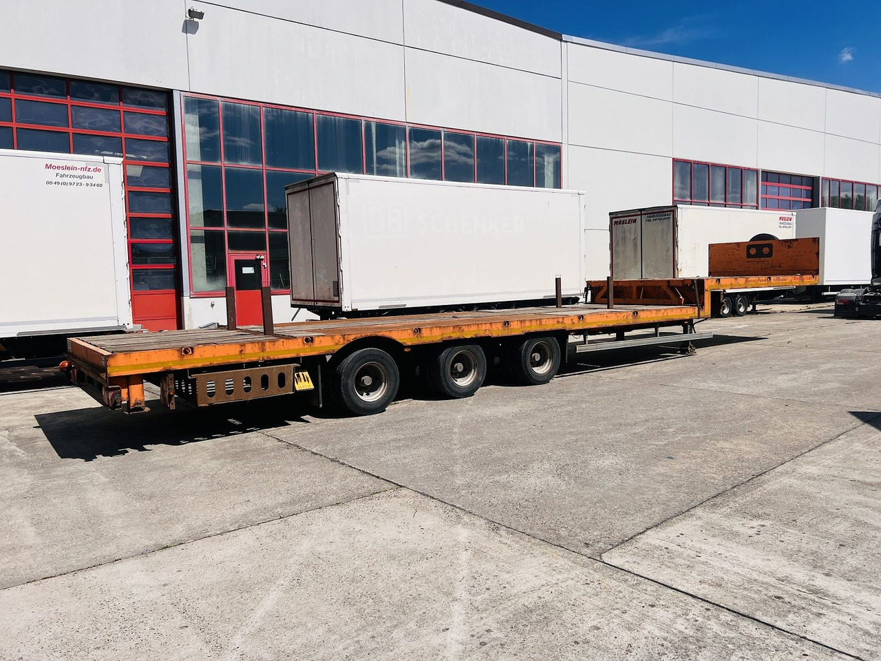 Möslein STO 3 Schwebheim 3 Achs Satteltieflader Plato 45 t GGfür Fertigteile, Baumaschinen oder Container - Madal platvormpoolhaagis: pilt 2 Möslein STO 3 Schwebheim 3 Achs Satteltieflader Plato 45 t GGfür Fertigteile, Baumaschinen oder Container - Madal platvormpoolhaagis: pilt 2