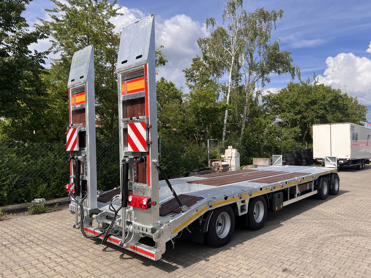 Möslein T4 VB H1 gerade neuer 4 Achs Tieflader gerade hydraulischen Rampen - Madal platvorm järelhaagis: pilt 5 Möslein T4 VB H1 gerade neuer 4 Achs Tieflader gerade hydraulischen Rampen - Madal platvorm järelhaagis: pilt 5