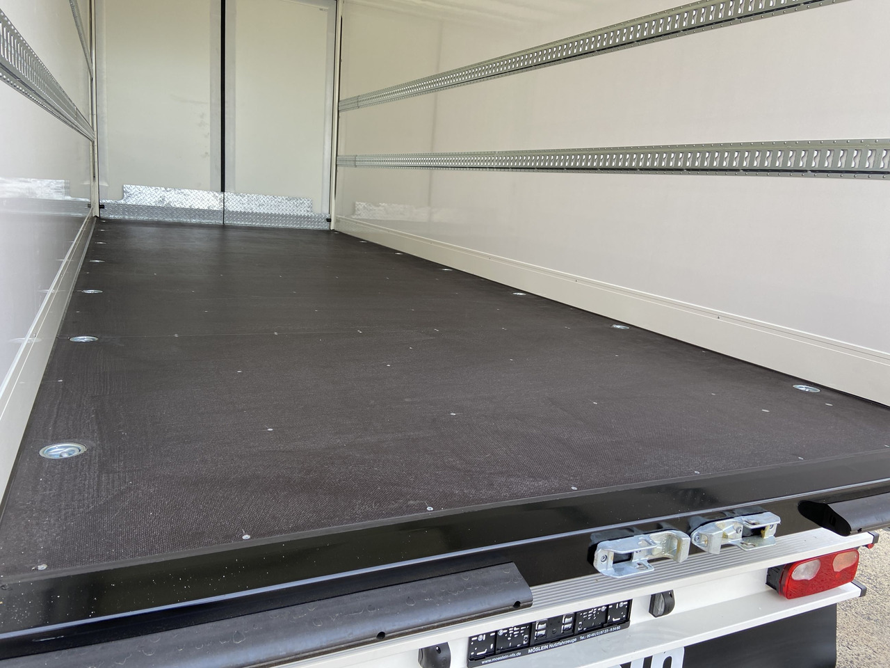 Möslein TKO 105 D 6m weiß Tandem- Koffer, Durchladbar, -- Neufahrzeug -- - Furgoonjärelhaagis: pilt 3 Möslein TKO 105 D 6m weiß Tandem- Koffer, Durchladbar, -- Neufahrzeug -- - Furgoonjärelhaagis: pilt 3