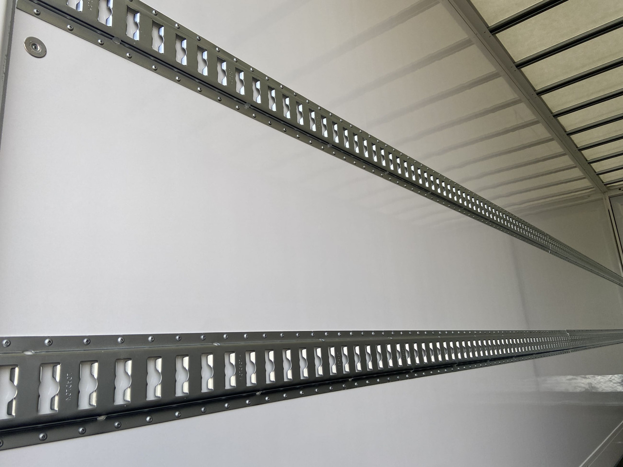 Möslein TKO 105 D 7m weiß Tandem- Koffer, Durchladbar, -- Neufahrzeug -- - Furgoonjärelhaagis: pilt 5 Möslein TKO 105 D 7m weiß Tandem- Koffer, Durchladbar, -- Neufahrzeug -- - Furgoonjärelhaagis: pilt 5